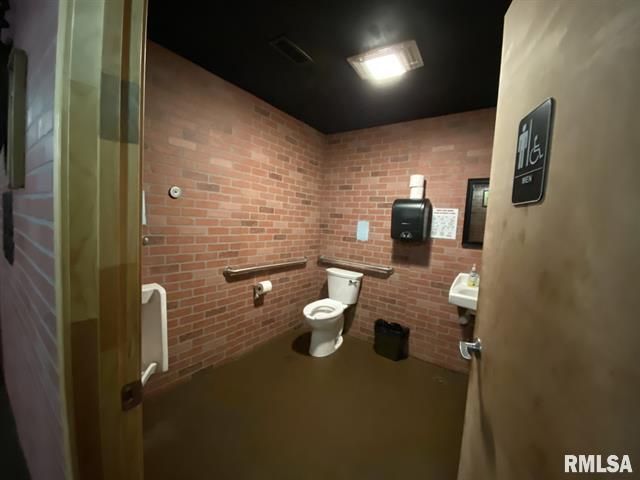 1125 Wilson St, Stonefort, IL 62987